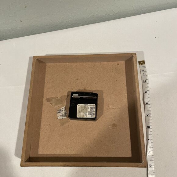 SPARTUS Quartz Wall Clock Vtg 9" Square Butcher Block Model 5296 Works - Picture 2 of 4